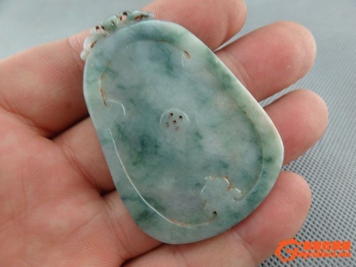 伟德国际察哈尔右翼中旗人民法院关于(f515)JA83天然翡翠（A货）冰种手镯圈口：569mm1（第一次拍卖）的公告