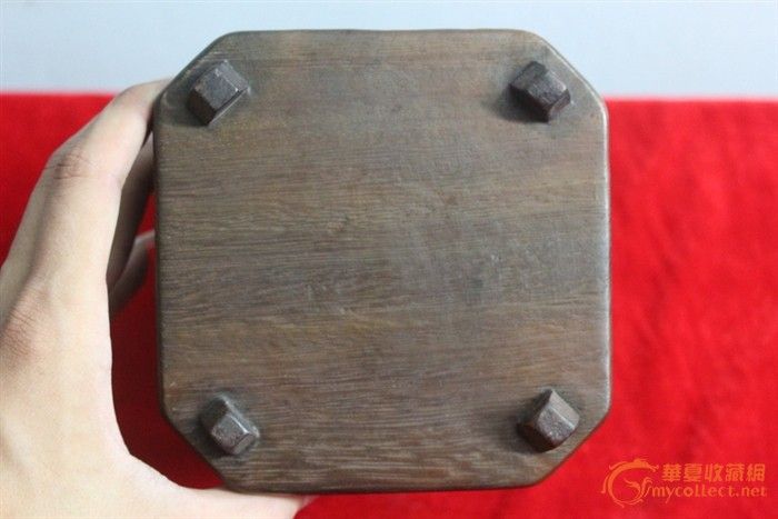 清代竹与草梨木混合体山水人物笔筒_清代竹与