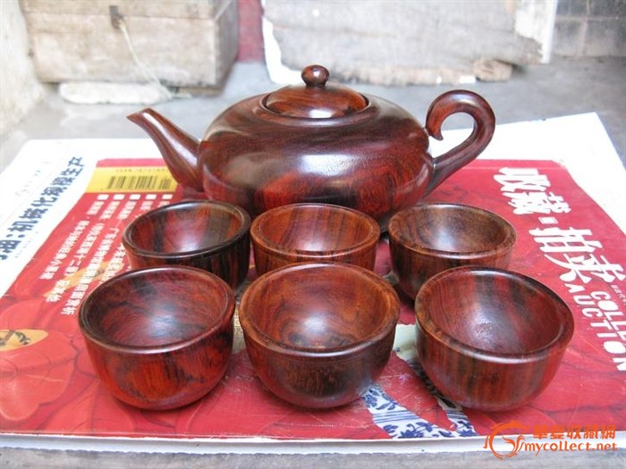 红酸枝大茶壶带6个小杯子,一套 .花纹好