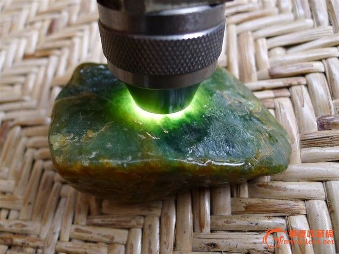 莫过龙冰糯种飘蓝绿花明料 HT-莫过龙冰糯种飘