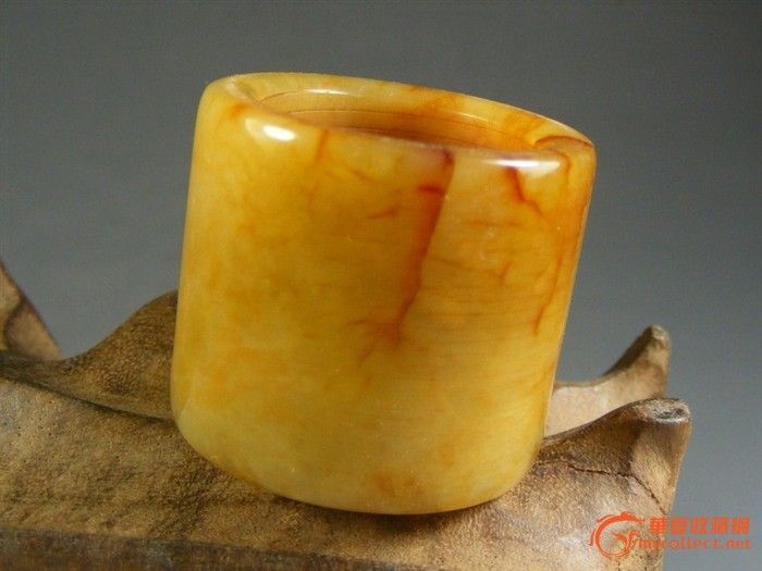 明代晚期.和田青白玉带黄红沁色大玉扳指