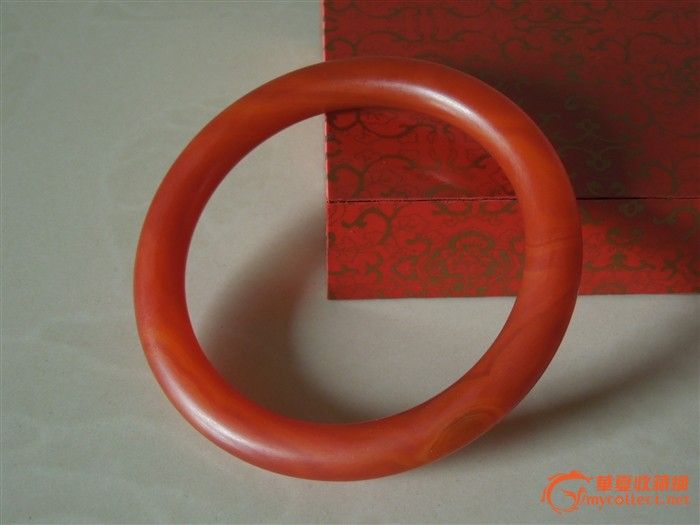 弥足珍贵!精品鸡血红玉髓大号圆条正装臂镯_弥