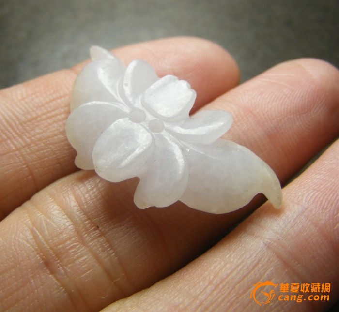 老坑满淡紫罗蓝翡翠浮雕大玉花(品相完整)