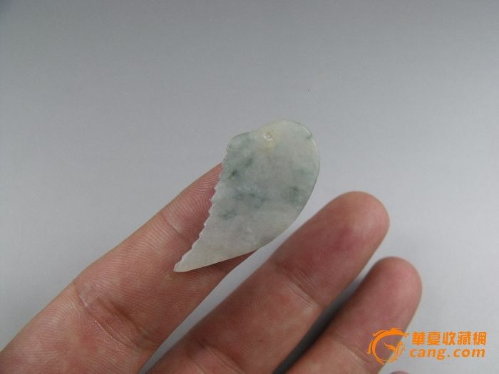 包浆深厚.清代.老冰种翡翠羽翼形花片(老发簪拆