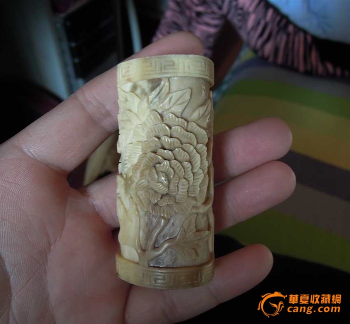 珍稀的骨雕
