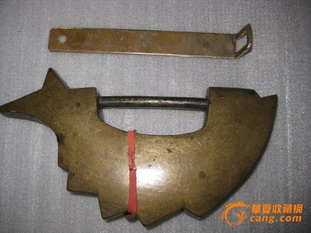 地摊交易区所展示的物品交易信息,其真实性、准确性和合法性由信息发布人负责,华夏收藏网不承担任何法律责任。 华夏收藏网有两种交易模式,1、买卖双方私下协商自行交易;2、买卖双方委托华夏收藏网代理交易。 凡是用户私下交易免费,但本网不承担任何责任。华夏收藏网提醒:为保障您的利益,推荐您选择委托华夏收藏网代理交易,具体安全交易方法如下: 代理交易其运作的实质是以华夏收藏网为货与款转移的中介,提供让买卖双方都放心货款转移的一种服务。 1、买卖双方通过看图、交流达成交易意向,买家将货款作为押金汇至本网,本网收到押金