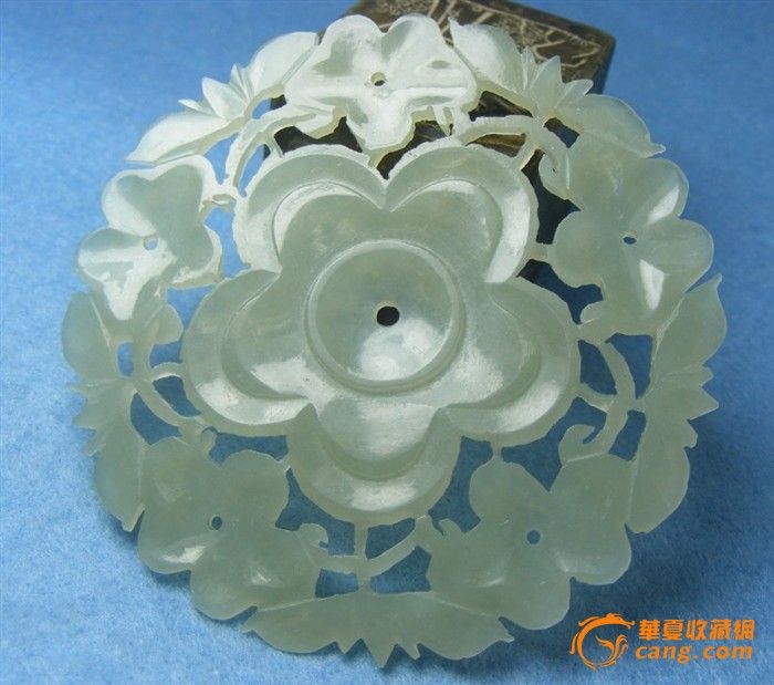 清代.老和田青白玉单面拉丝工浅打洼多层花卉