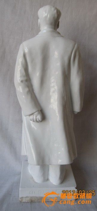 彭城毛主席背手风衣立像_彭城毛主席背手风衣