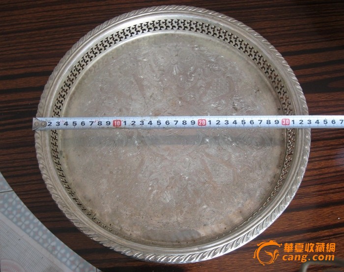 一个大铜盘
