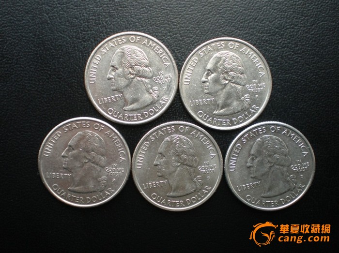 五个不同图案的美元硬币(a)