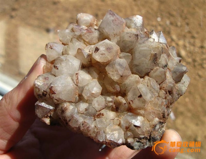 天然水晶原石一块