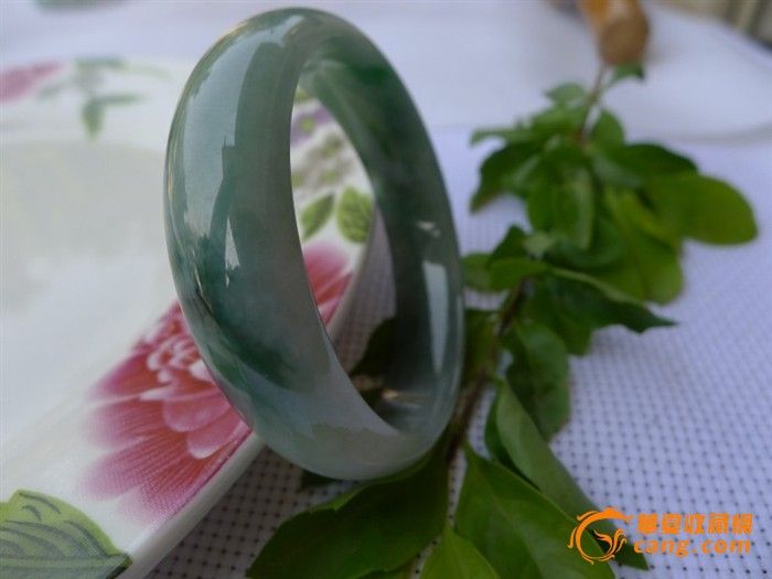 缅甸A货翡翠糯冰种蓝色飘花正装玉手镯56mm zhao_缅甸A货翡翠糯冰种蓝色飘花正装玉手镯56mm zhao价格_缅甸A货翡翠糯冰种蓝色飘花正装玉手镯56mm zhao图片_来自藏友山高我为峰_玉器_地摊交易_华夏收藏网 cang.com