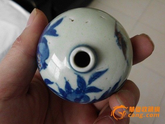 清代青花岫里红花果纹吐露瓶-清代青花岫里红