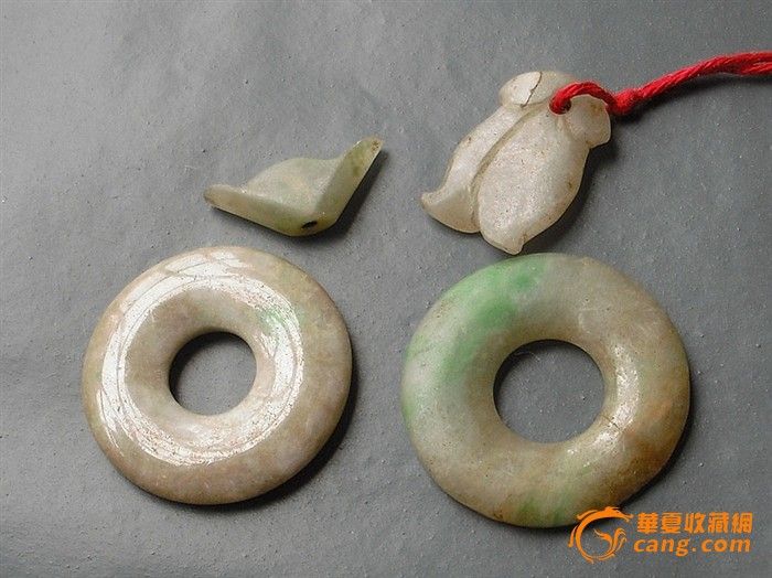 大开门 清代老坑翡翠小挂件 4个一起走(包老坑玉)_大开门 清代老坑翡翠小挂件 4个一起走(包老坑玉)价格_大开门 清代老坑翡翠小挂件 4个一起走(包老坑玉)图片_来自藏友收藏奕人_杂项_地摊交易_华夏收藏网 cang.com