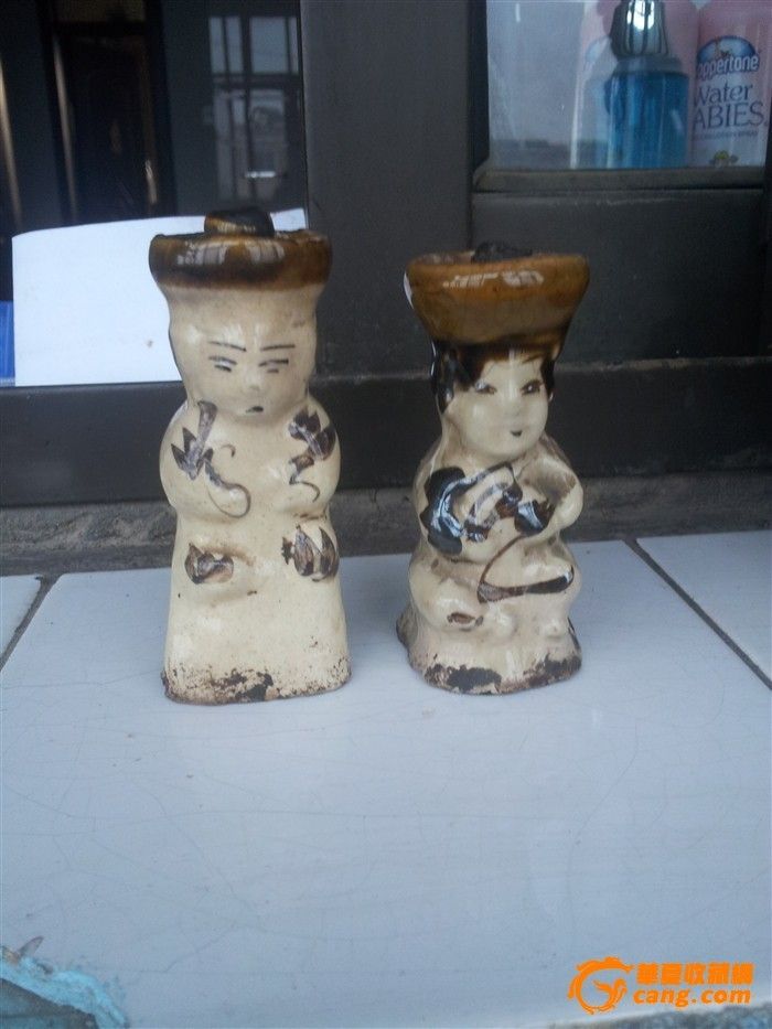 地摊交易区所展示的物品交易信息,其真实性、准确性和合法性由信息发布人负责,华夏收藏网不承担任何法律责任。 华夏收藏网有两种交易模式,1、买卖双方私下协商自行交易;2、买卖双方委托华夏收藏网代理交易。 凡是用户私下交易免费,但本网不承担任何责任。华夏收藏网提醒:为保障您的利益,推荐您选择委托华夏收藏网代理交易,具体安全交易方法如下: 代理交易其运作的实质是以华夏收藏网为货与款转移的中介,提供让买卖双方都放心货款转移的一种服务。 1、买卖双方通过看图、交流达成交易意向,买家将货款作为押金汇至本网,本网收到押金