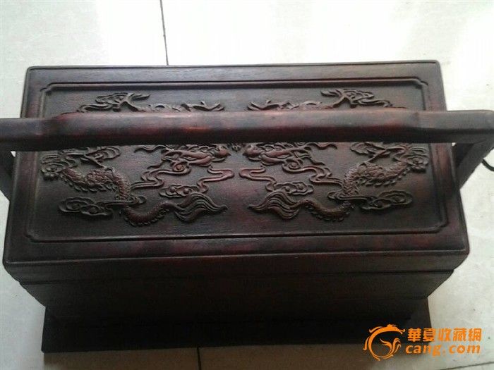 二龙腾飞戏珠饭盒一个非常精美-二龙腾飞戏珠