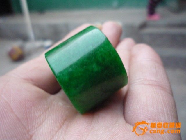 地摊交易区所展示的物品交易信息,其真实性、准确性和合法性由信息发布人负责,华夏收藏网不承担任何法律责任。 华夏收藏网有两种交易模式,1、买卖双方私下协商自行交易;2、买卖双方委托华夏收藏网代理交易。 凡是用户私下交易免费,但本网不承担任何责任。华夏收藏网提醒:为保障您的利益,推荐您选择委托华夏收藏网代理交易,具体安全交易方法如下: 代理交易其运作的实质是以华夏收藏网为货与款转移的中介,提供让买卖双方都放心货款转移的一种服务。 1、买卖双方通过看图、交流达成交易意向,买家将货款作为押金汇至本网,本网收到押金