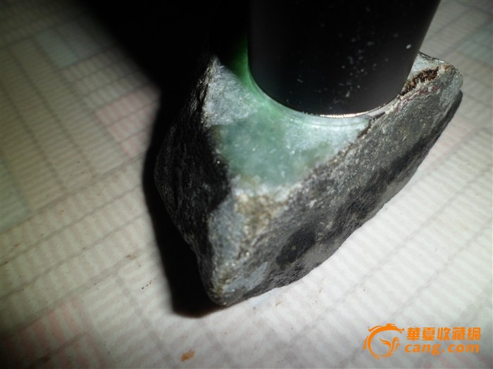 莫西沙豆青种翡翠原石