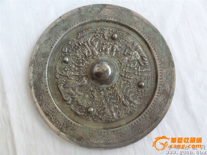 战汉时期青铜奔马镜子
