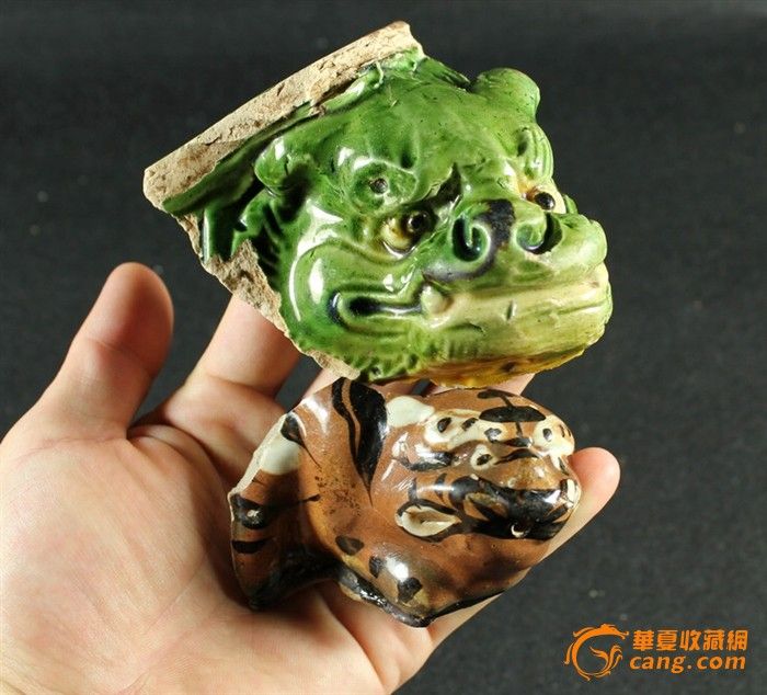 金代禹州扒村窑酱釉黑斑白彩虎型枕---狮虎斗2