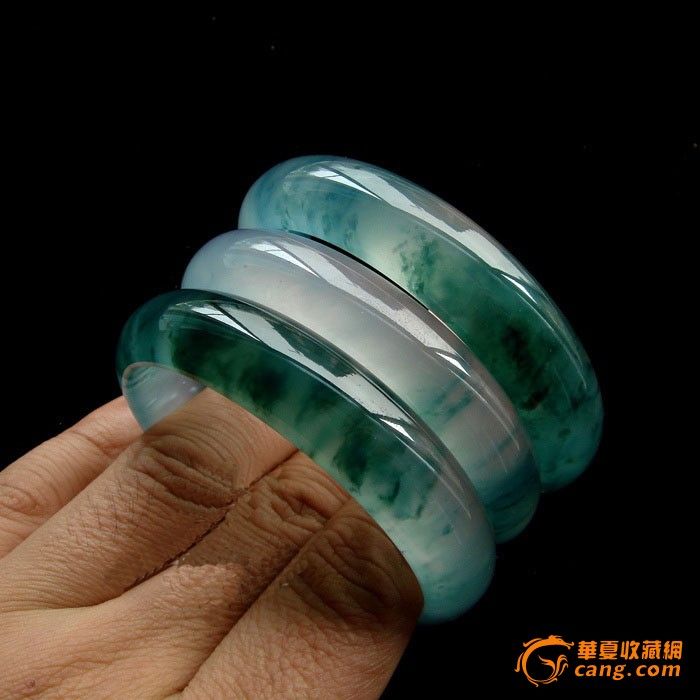 蓝天白云冰种翡翠手镯