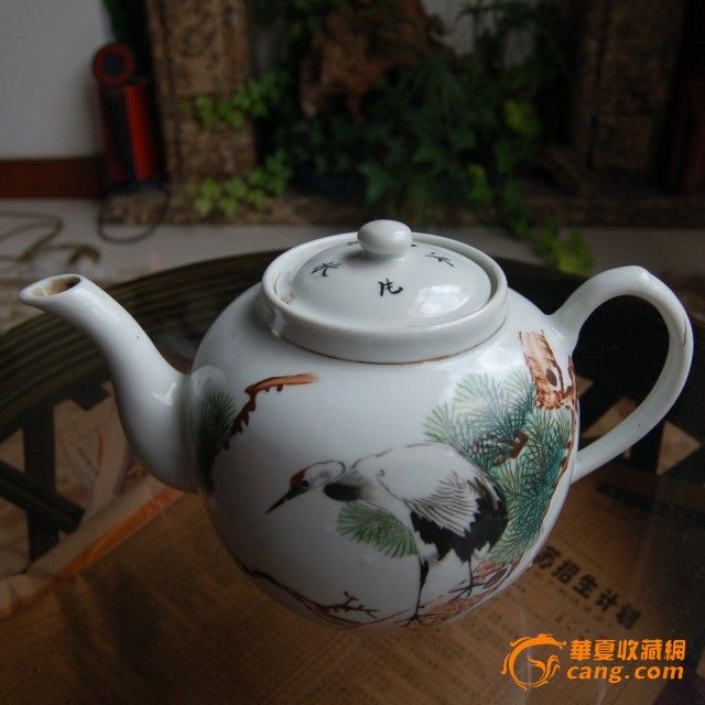 文革一对白瓷全手工画松鹤图老茶壶_文革一对