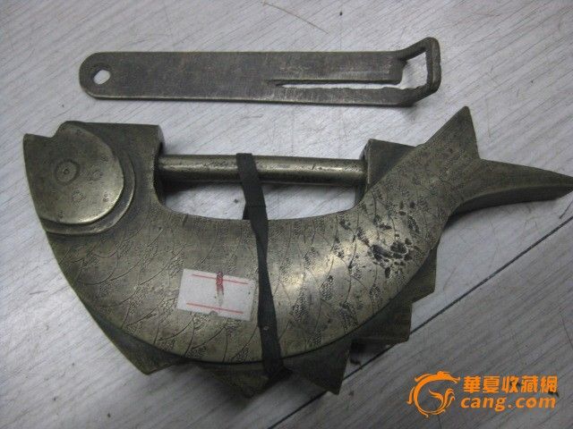 地摊交易区所展示的物品交易信息,其真实性、准确性和合法性由信息发布人负责,华夏收藏网不承担任何法律责任。 华夏收藏网有两种交易模式,1、买卖双方私下协商自行交易;2、买卖双方委托华夏收藏网代理交易。 凡是用户私下交易免费,但本网不承担任何责任。华夏收藏网提醒:为保障您的利益,推荐您选择委托华夏收藏网代理交易,具体安全交易方法如下: 代理交易其运作的实质是以华夏收藏网为货与款转移的中介,提供让买卖双方都放心货款转移的一种服务。 1、买卖双方通过看图、交流达成交易意向,买家将货款作为押金汇至本网,本网收到押金