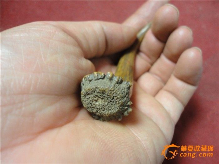地摊交易区所展示的物品交易信息,其真实性、准确性和合法性由信息发布人负责,华夏收藏网不承担任何法律责任。 华夏收藏网有两种交易模式,1、买卖双方私下协商自行交易;2、买卖双方委托华夏收藏网代理交易。 凡是用户私下交易免费,但本网不承担任何责任。华夏收藏网提醒:为保障您的利益,推荐您选择委托华夏收藏网代理交易,具体安全交易方法如下: 代理交易其运作的实质是以华夏收藏网为货与款转移的中介,提供让买卖双方都放心货款转移的一种服务。 1、买卖双方通过看图、交流达成交易意向,买家将货款作为押金汇至本网,本网收到押金