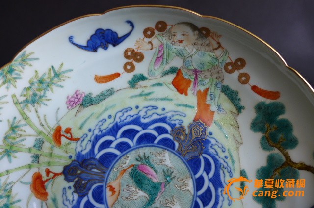 青花加粉彩描金刘海戏金蟾盘