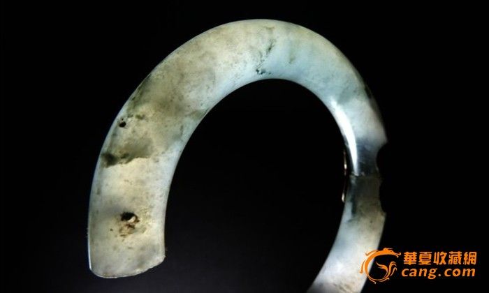 清代老翡翠飘蓝花冰种晴水大手镯残件_清代老翡翠飘蓝花冰种晴水大手镯残件价格_清代老翡翠飘蓝花冰种晴水大手镯残件图片_来自藏友大汉高祖_玉石_地摊交易_华夏收藏网 cang.com