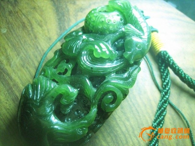 带国家权威证书的和田碧玉菠菜绿精品连年有余