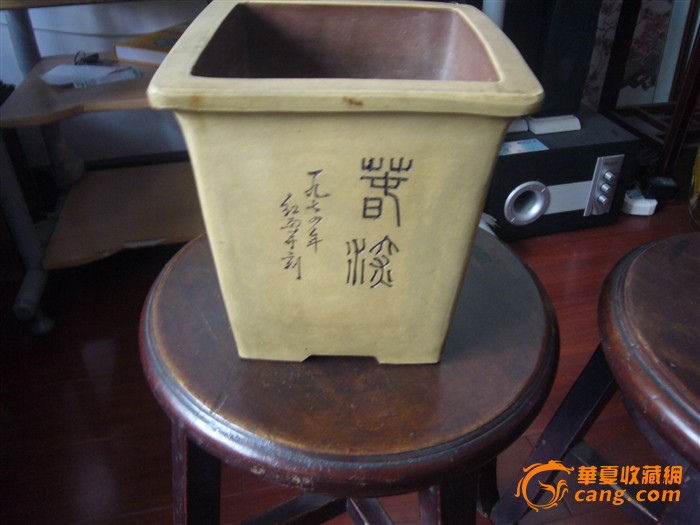 74年红雨刻紫砂花盆
