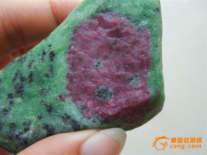 天然红绿宝(非洲红宝石)原石毛料-天然红绿宝(