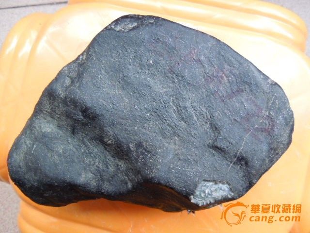 1.34公斤莫湾基沙黑乌砂冰种手镯料1987_1.34公斤莫湾基沙黑乌砂冰种手镯料1987价格_1.34公斤莫湾基沙黑乌砂冰种手镯料1987图片_来自藏友qd1716_玉石_地摊交易_华夏收藏网 cang.com