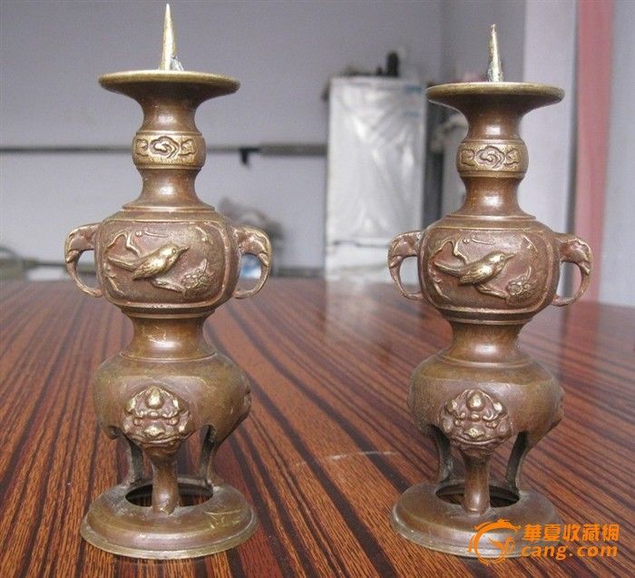 一对铜蜡台