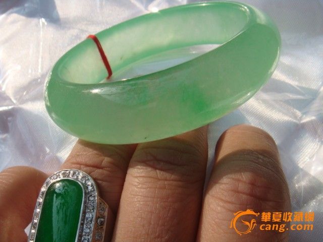 天然正品飘花起荧光石英岩玉手镯-天然正品飘