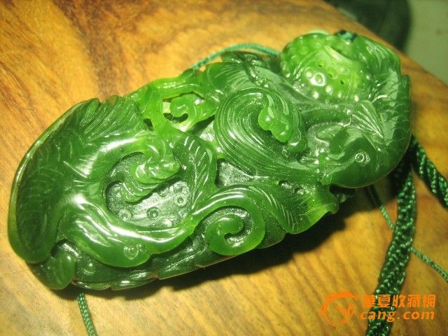 带国家权威证书的和田碧玉菠菜绿精品连年有余