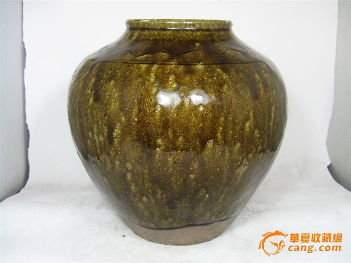 清代黄釉刻花罐