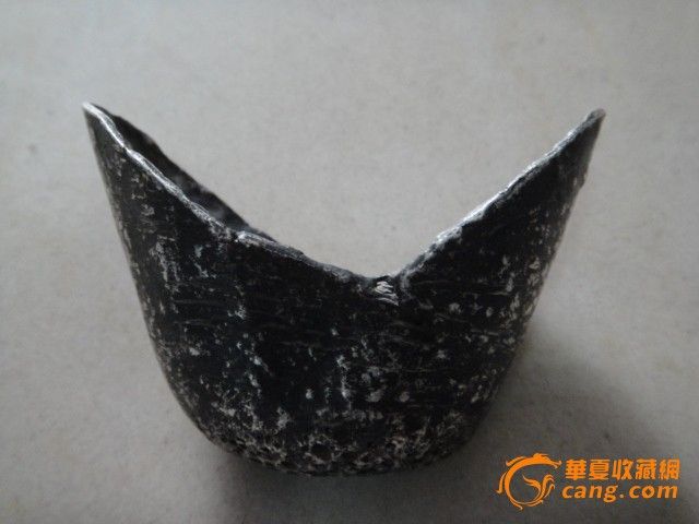 地摊交易区所展示的物品交易信息,其真实性、准确性和合法性由信息发布人负责,华夏收藏网不承担任何法律责任。 华夏收藏网有两种交易模式,1、买卖双方私下协商自行交易;2、买卖双方委托华夏收藏网代理交易。 凡是用户私下交易免费,但本网不承担任何责任。华夏收藏网提醒:为保障您的利益,推荐您选择委托华夏收藏网代理交易,具体安全交易方法如下: 代理交易其运作的实质是以华夏收藏网为货与款转移的中介,提供让买卖双方都放心货款转移的一种服务。 1、买卖双方通过看图、交流达成交易意向,买家将货款作为押金汇至本网,本网收到押金