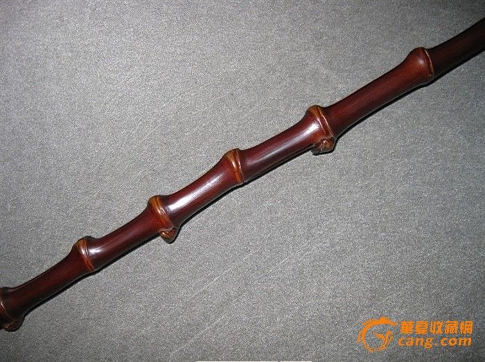 200年岁月形成的紫红亮丽的玻璃浆竹鞭杆烟袋