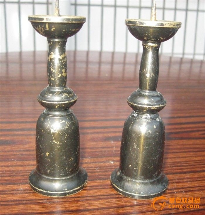 一对铜蜡台