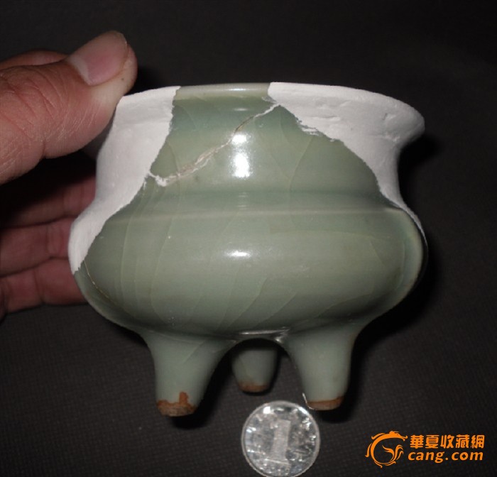 *(南宋晚期)龙泉窑鬲式炉,粉青梅子青标本