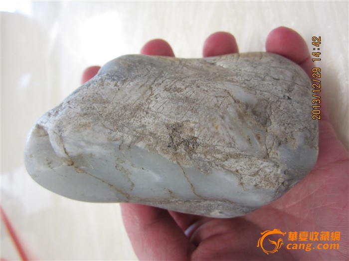 和田籽料石包玉(白玉)