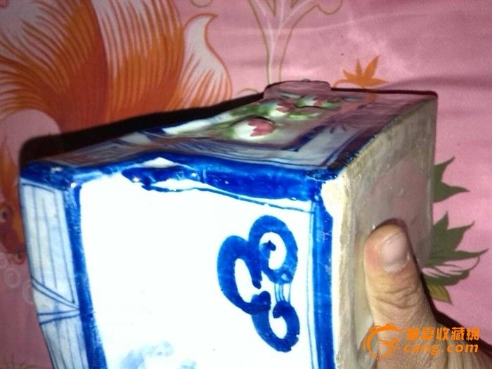 地摊交易区所展示的物品交易信息,其真实性、准确性和合法性由信息发布人负责,华夏收藏网不承担任何法律责任。 华夏收藏网有两种交易模式,1、买卖双方私下协商自行交易;2、买卖双方委托华夏收藏网代理交易。 凡是用户私下交易免费,但本网不承担任何责任。华夏收藏网提醒:为保障您的利益,推荐您选择委托华夏收藏网代理交易,具体安全交易方法如下: 代理交易其运作的实质是以华夏收藏网为货与款转移的中介,提供让买卖双方都放心货款转移的一种服务。 1、买卖双方通过看图、交流达成交易意向,买家将货款作为押金汇至本网,本网收到押金