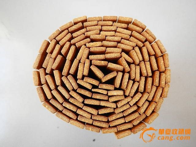地摊交易区所展示的物品交易信息,其真实性、准确性和合法性由信息发布人负责,华夏收藏网不承担任何法律责任。 华夏收藏网有两种交易模式,1、买卖双方私下协商自行交易;2、买卖双方委托华夏收藏网代理交易。 凡是用户私下交易免费,但本网不承担任何责任。华夏收藏网提醒:为保障您的利益,推荐您选择委托华夏收藏网代理交易,具体安全交易方法如下: 代理交易其运作的实质是以华夏收藏网为货与款转移的中介,提供让买卖双方都放心货款转移的一种服务。 1、买卖双方通过看图、交流达成交易意向,买家将货款作为押金汇至本网,本网收到押金