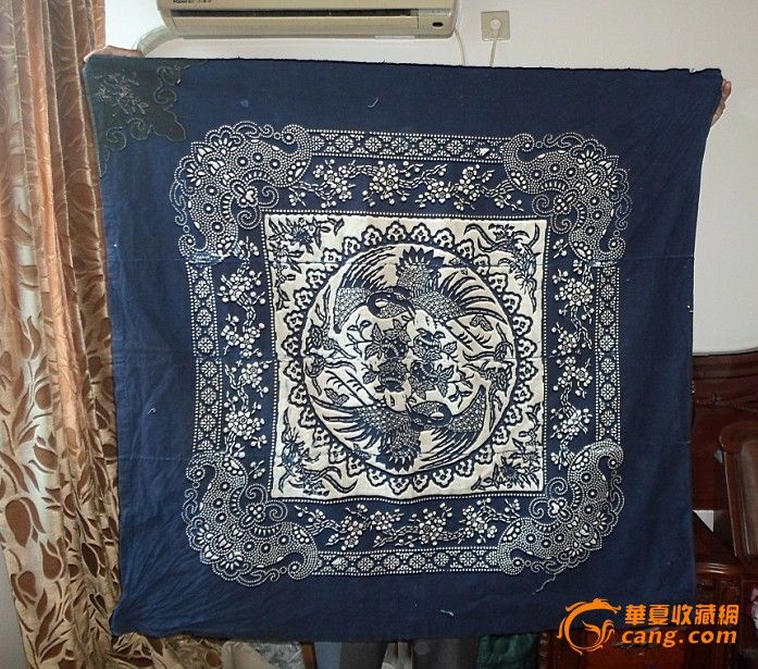 地摊交易区所展示的物品交易信息,其真实性、准确性和合法性由信息发布人负责,华夏收藏网不承担任何法律责任。 华夏收藏网有两种交易模式,1、买卖双方私下协商自行交易;2、买卖双方委托华夏收藏网代理交易。 凡是用户私下交易免费,但本网不承担任何责任。华夏收藏网提醒:为保障您的利益,推荐您选择委托华夏收藏网代理交易,具体安全交易方法如下: 代理交易其运作的实质是以华夏收藏网为货与款转移的中介,提供让买卖双方都放心货款转移的一种服务。 1、买卖双方通过看图、交流达成交易意向,买家将货款作为押金汇至本网,本网收到押金