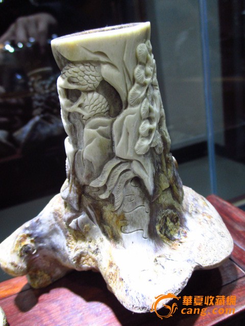一对牛骨雕刻摆件