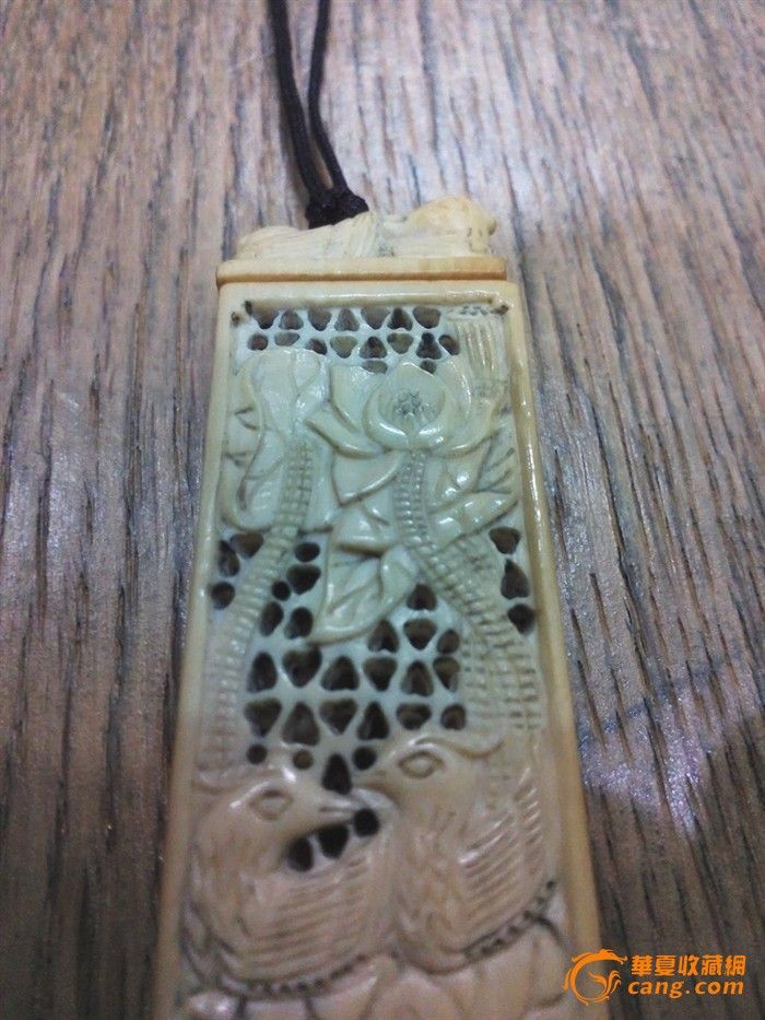 地摊交易区所展示的物品交易信息,其真实性、准确性和合法性由信息发布人负责,华夏收藏网不承担任何法律责任。 华夏收藏网有两种交易模式,1、买卖双方私下协商自行交易;2、买卖双方委托华夏收藏网代理交易。 凡是用户私下交易免费,但本网不承担任何责任。华夏收藏网提醒:为保障您的利益,推荐您选择委托华夏收藏网代理交易,具体安全交易方法如下: 代理交易其运作的实质是以华夏收藏网为货与款转移的中介,提供让买卖双方都放心货款转移的一种服务。 1、买卖双方通过看图、交流达成交易意向,买家将货款作为押金汇至本网,本网收到押金