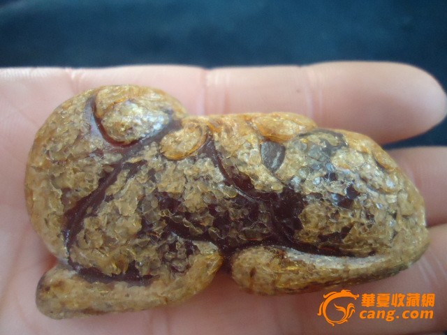 下乡收来的出土明代琥珀瑞兽