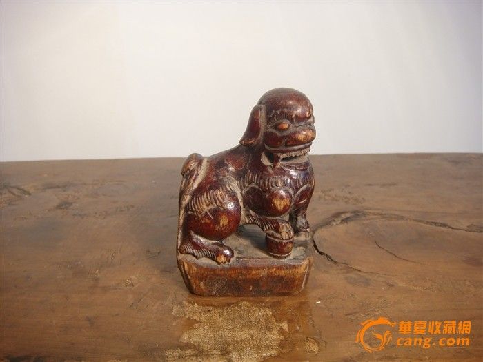 地摊交易区所展示的物品交易信息,其真实性、准确性和合法性由信息发布人负责,华夏收藏网不承担任何法律责任。 华夏收藏网有两种交易模式,1、买卖双方私下协商自行交易;2、买卖双方委托华夏收藏网代理交易。 凡是用户私下交易免费,但本网不承担任何责任。华夏收藏网提醒:为保障您的利益,推荐您选择委托华夏收藏网代理交易,具体安全交易方法如下: 代理交易其运作的实质是以华夏收藏网为货与款转移的中介,提供让买卖双方都放心货款转移的一种服务。 1、买卖双方通过看图、交流达成交易意向,买家将货款作为押金汇至本网,本网收到押金